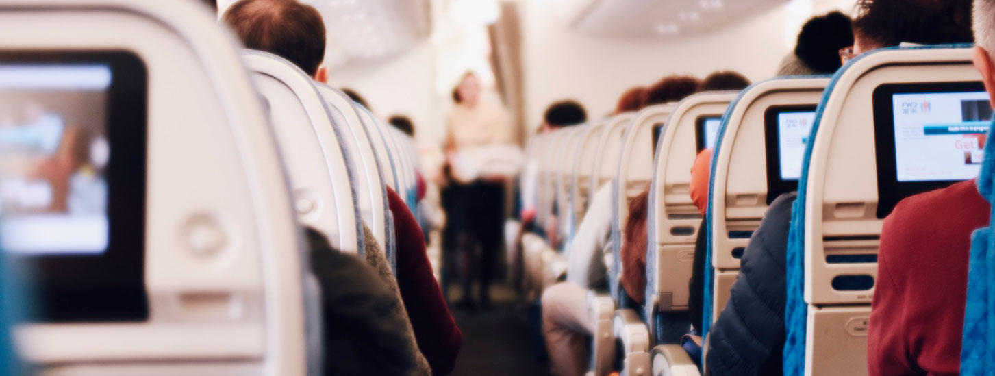 Pasajeros en un avión