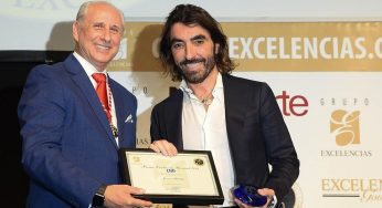 Javier Hidalgo recibe el Premio Excelencias
