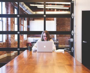 Mujer emprendedora. Imagen de StartupStockPhotos en Pixabay