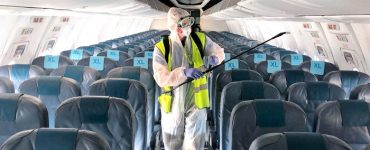 Desinfección de un avión de Air Europa