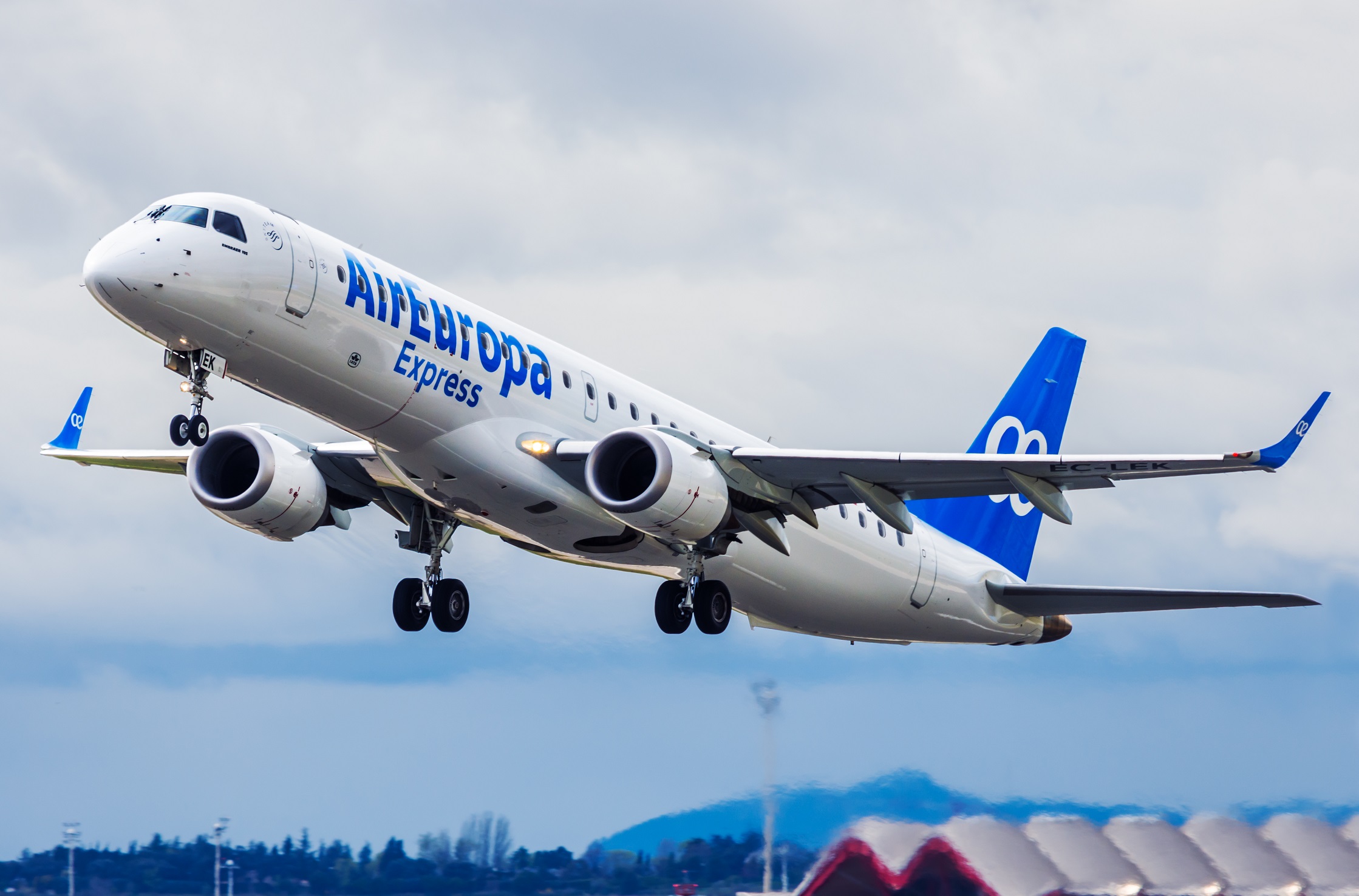 Air Europa Express y los sindicatos ratifican los convenios colectivos de pilotos y TCPs